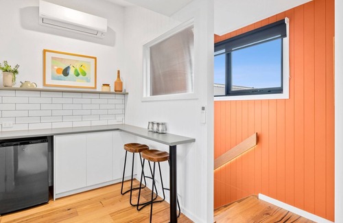 Torquay Appartement | Apartment Studio 6: 2 BR, 1.5 BA Apartment in Torquay, Sleeps 4