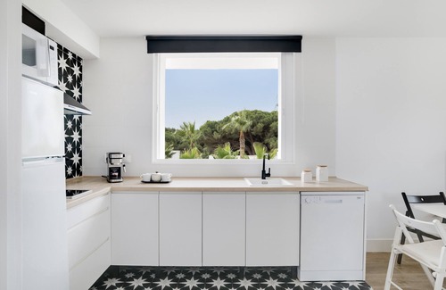 Brena y Marismas de Barbate Natural Park Appartement | Apartment 'Suite 6 In Natural Park' with Shared Pool, Wi-Fi and Air Conditioning