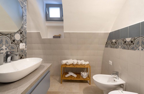 Old Town Cisternino Appartement | Apartment "Suite La Scala Del Borgo" with Private Terrace, Wi-Fi and Air Conditioning
