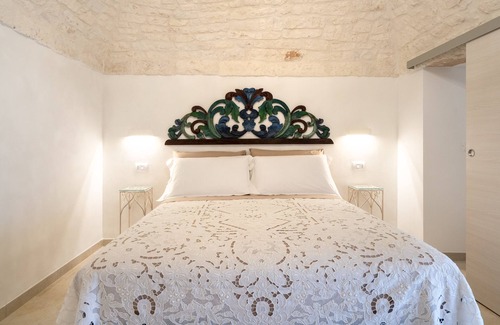 Old Town Cisternino Appartement | Apartment "Suite La Scala Del Borgo" with Private Terrace, Wi-Fi and Air Conditioning