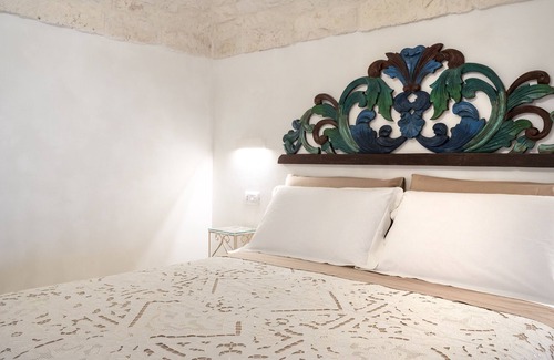 Old Town Cisternino Appartement | Apartment "Suite La Scala Del Borgo" with Private Terrace, Wi-Fi and Air Conditioning