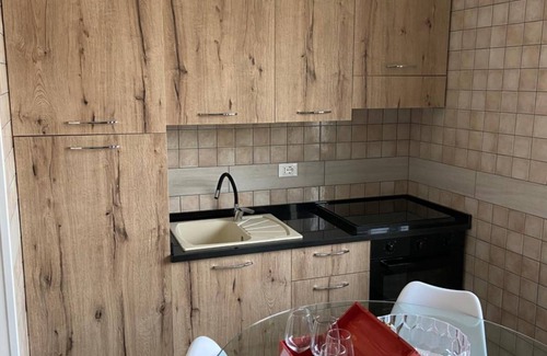 Terracina Appartement | Apartment 'Sweetlove' with Mountain View, Wi-Fi and Air Conditioning