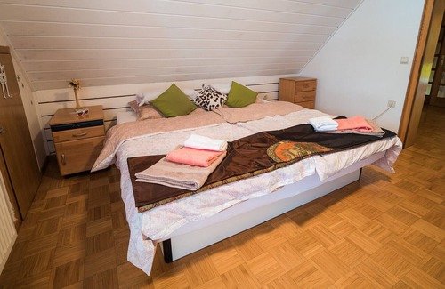 Cerklje ob Krki Appartement | Two bedroom apartment with Hot tub, Sauna and Pool near Podsreda