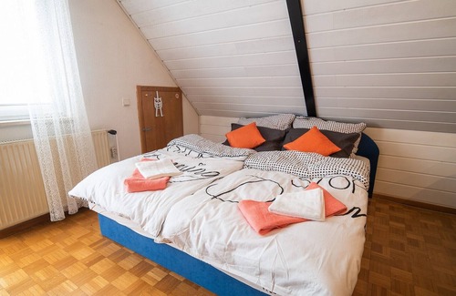 Cerklje ob Krki Appartement | Two bedroom apartment with Hot tub, Sauna and Pool near Podsreda