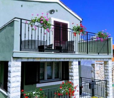 Topid Appartement | Apartment Tireli