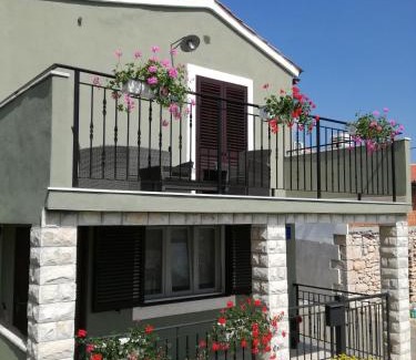 Topid Appartement | Apartment Tireli