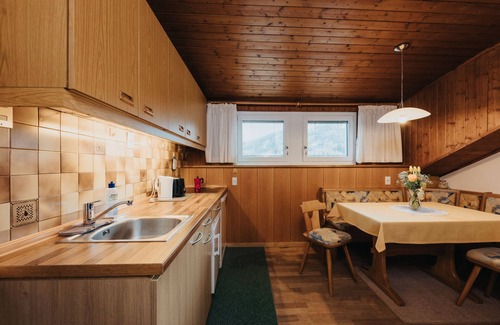Casola Appartement | Appartement 'Unterhauserhof B' avec vue sur les montagnes, Wi-Fi, balcon et jardin