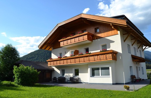 Casola Appartement | Appartement 'Unterhauserhof B' avec vue sur les montagnes, Wi-Fi, balcon et jardin
