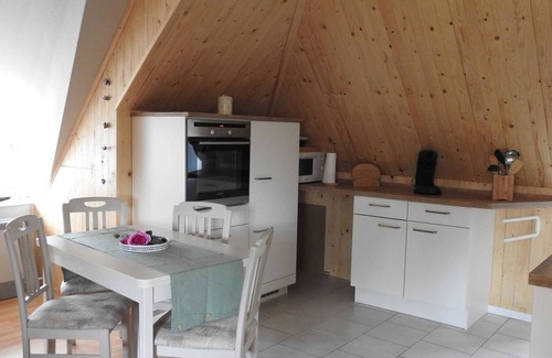 Demmin Appartement | Appartement 'Urlaub Unterm Reetdach' avec jardin privé et Wi-Fi