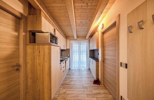 Predazzo Appartement | Appartement "Vacanze Arcobaleno - Giallo" avec vue sur la montagne, sauna et bain à remous