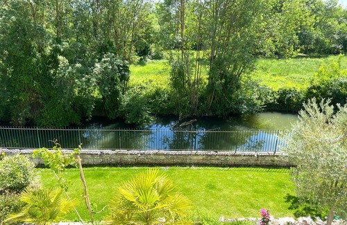 Loches Appartement | Appartement très bien situé et calme, la campagne à 3 mn à pied du centre ville