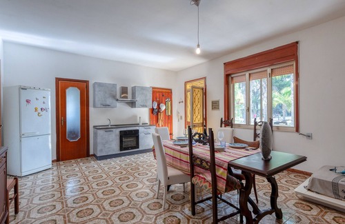 Lecce Appartement | Appartement 'Villa Aurora' avec piscine partagée, Wi-Fi et climatisation