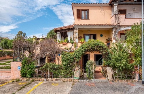 Case Peschiera-Lu Fraili Appartement | Appartement 'Villa Bouganville' avec vue mer, jardin et climatisation