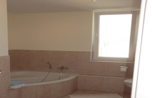 Wittenbeck Appartement | Apartment "Villa Im Grünen" with Private Terrace & Wi-Fi