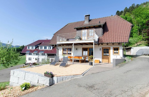 Hausach Appartement | Apartment 'Vordersbergerhof' with Mountain View, Private Terrace and Wi-Fi