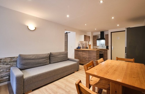 Gresse-en-Vercors Appartement | Apartment 'Vraiment Comme La Maison' with Shared Pool and Private Terrace