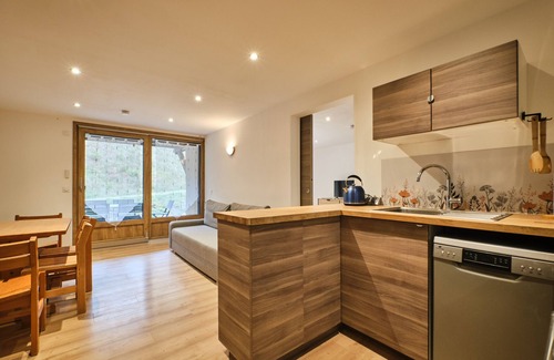Gresse-en-Vercors Appartement | Apartment 'Vraiment Comme La Maison' with Shared Pool and Private Terrace