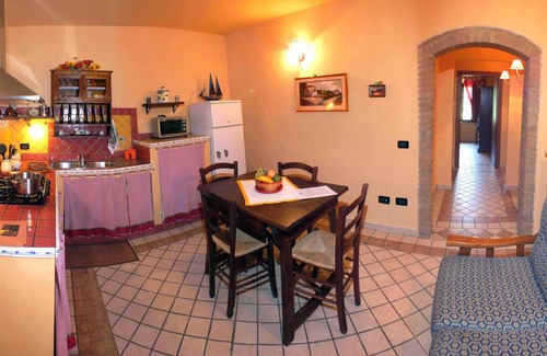 Chianni Maison | Appartement avec une chambre, cuisine, salle de bains Jardin et piscine commune