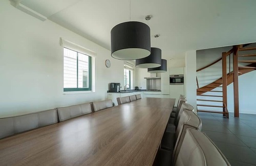 Uitdam Maison | Apartment with 5 bedrooms, a sauna and a balcony