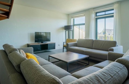 Uitdam Maison | Apartment with 5 bedrooms, a sauna and a balcony