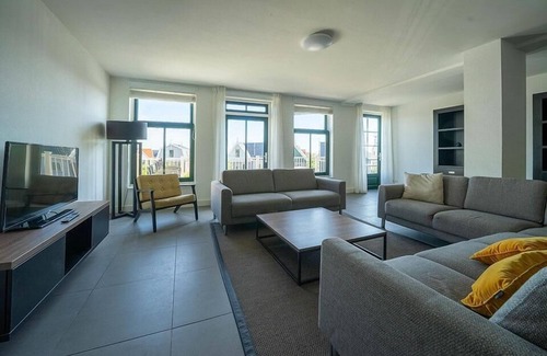 Uitdam Maison | Apartment with 5 bedrooms, a sauna and a balcony