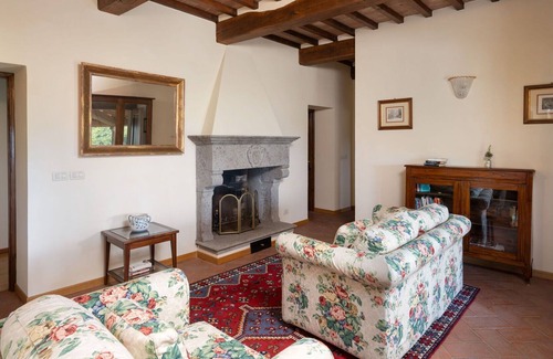 Subbiano Appartement | Apartment with A/C, hot tub, WIFI, sauna, pool, TV, patio, panoramic view, parking, close to Arezzo