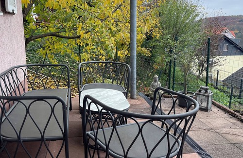 Glauburg Appartement | Apartment with a direct view of the Glauberg in a quiet location! Cycling and hiking trails
