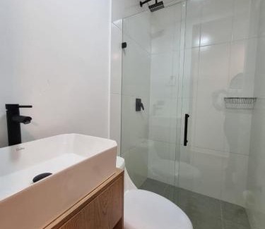 Guatape Appartement | Apartment with a hot tub and a view of Guatapé lake