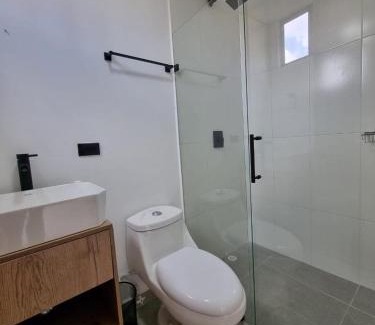 Guatape Appartement | Apartment with a hot tub and a view of Guatapé lake