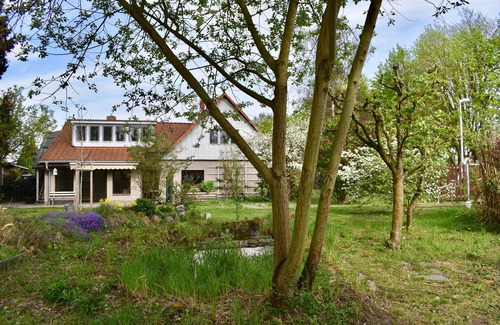Erkner Appartement | Apartment with a view of the garden. 5 minutes to the lake and the S-Bahn