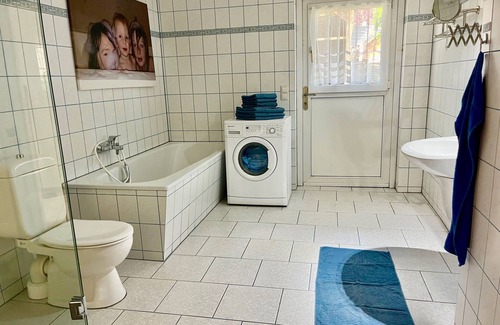 Erkner Appartement | Apartment with a view of the garden. 5 minutes to the lake and the S-Bahn