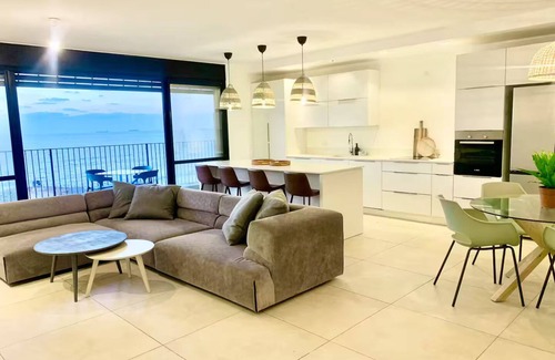 Haifa Appartement | Apartment with a view of the sea 3 Bedrooms And free parking