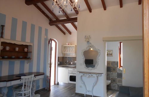 Naregno Appartement | Nouvel appartement avec porches en plein air et jardin, près de la plage.