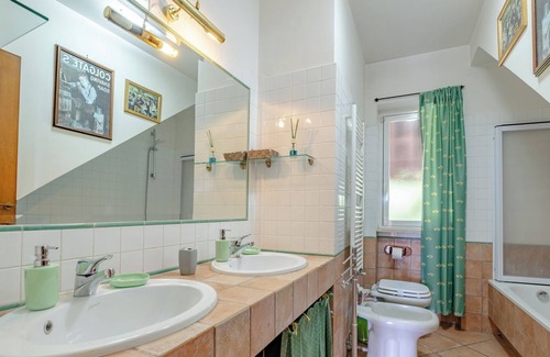 Lake Garda Maison | Apartment with balcony in the Roman countryside