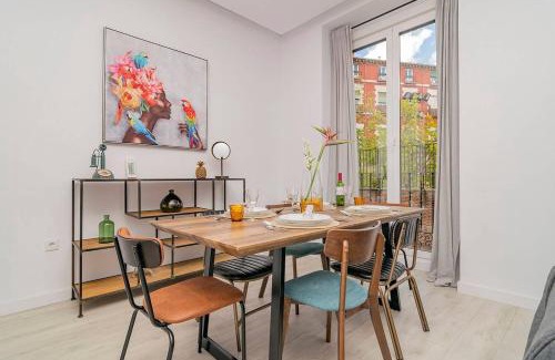 Barrio de La Latina Appartement | Apartment with Balconies in La Latina by Batuecas