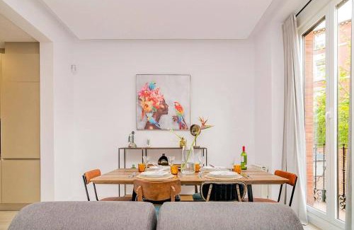 Barrio de La Latina Appartement | Apartment with Balconies in La Latina by Batuecas