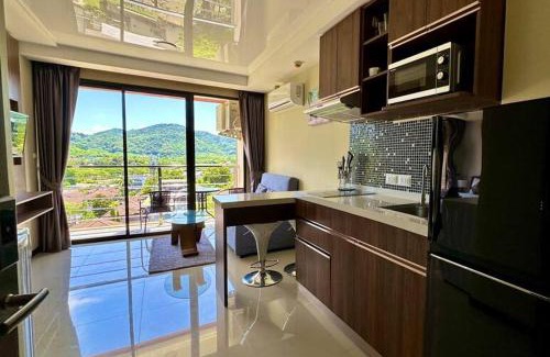 Nai Harn Appartement | Apartment with endless mountain view, Pearl 803