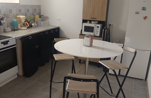 Mirebeau Appartement | Apartment with exterior