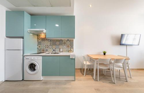 Bormujos Appartement | Apartment with free parking and pool