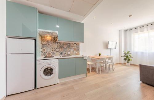 Bormujos Appartement | Apartment with free parking and pool