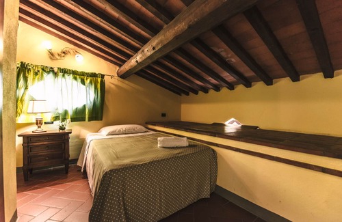 Capannoli Autre | Apartment with garden and BBQ - swimming pool and tennis court