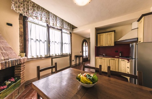 Capannoli Autre | Apartment with garden and BBQ - swimming pool and tennis court