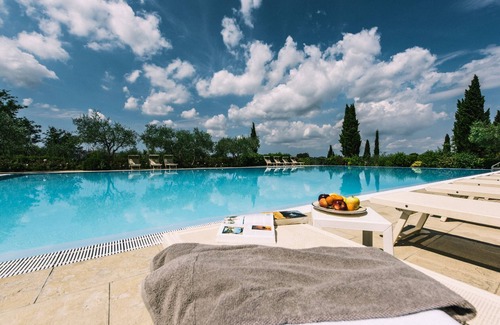 Capannoli Autre | Apartment with garden and BBQ - swimming pool and tennis court