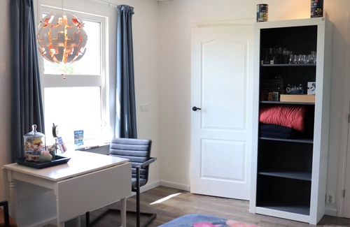 Lekkum Appartement | Maison d'hôtes confortable à Lekkum avec terrasse et vue