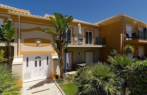 Atalaia Appartement | Appartement avec piscine commune chauffée, vue sur le golf, chaînes Sky Sport et accès au spa