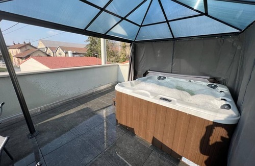 Champagnole Appartement | Appartement avec Jacuzzi Centre ville Champagnole