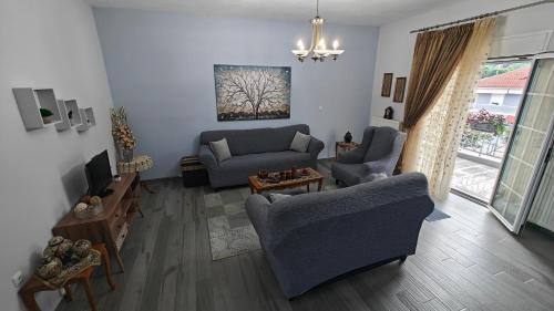 Loutraki Appartement | Apartment with Mountain View