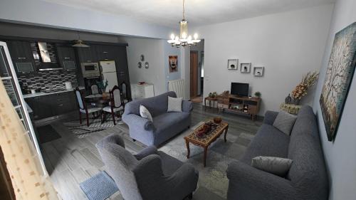 Loutraki Appartement | Apartment with Mountain View
