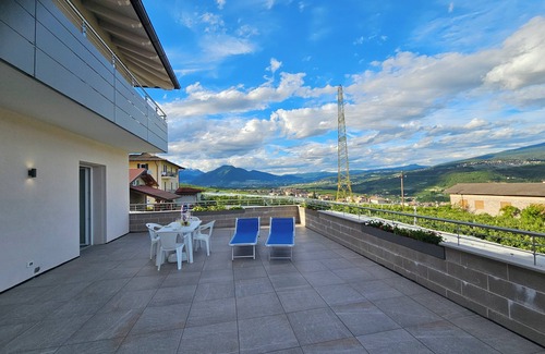 Tassullo Appartement | Apartment with panoramic terrace and romantic dinners