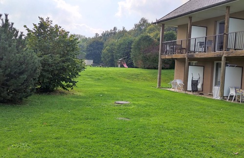 Equemauville Appartement | Apartment with pool near Honfleur